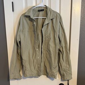 Men’s size large Mountain Hard Wear sportsman shirt
